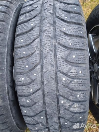Bridgestone Ice Cruiser 7000 215/60 R17
