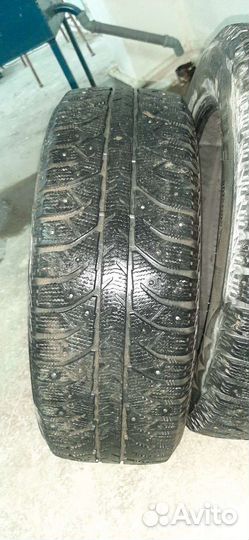 Bridgestone Ice Cruiser 7000 215/60 R17 100T