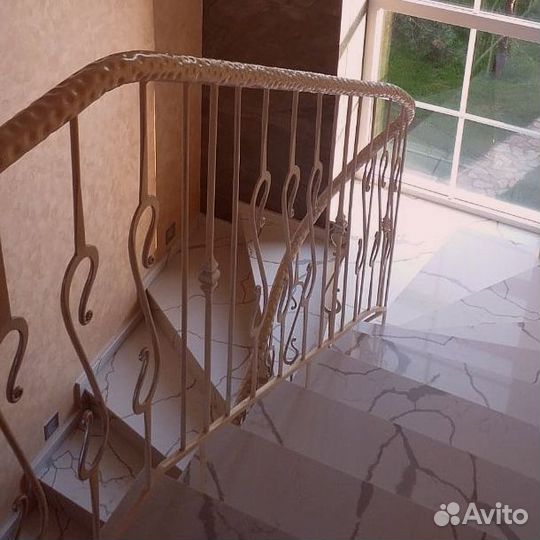 Лестница из искусственного камня акрил и кварц