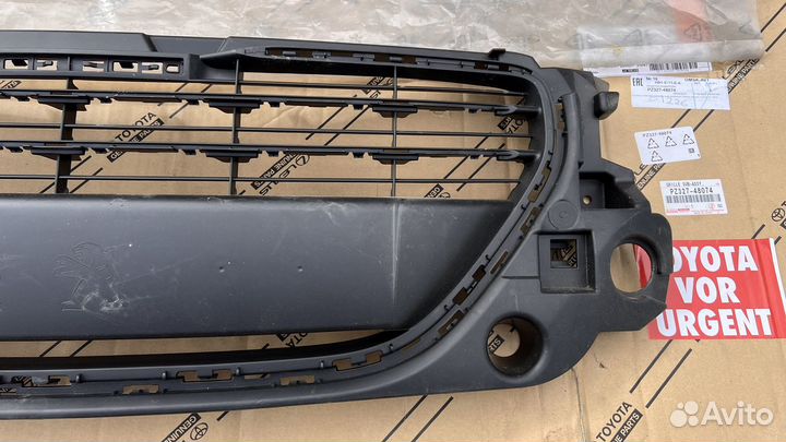 Решетка радиатора Peugeot 301 96769-46780