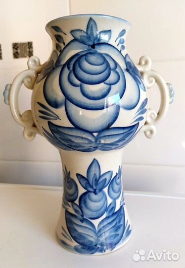Винтажные фарфоровые вазы для интерьера и цветов