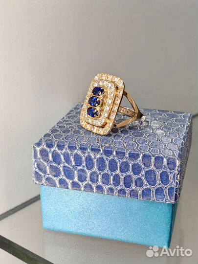 Золотое кольцо с сапфиром 18.5