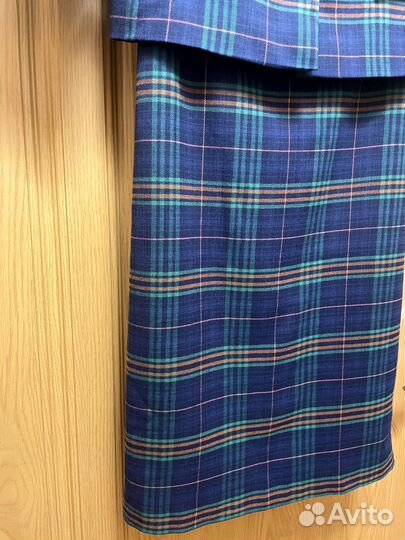 Женский костюм с юбкой