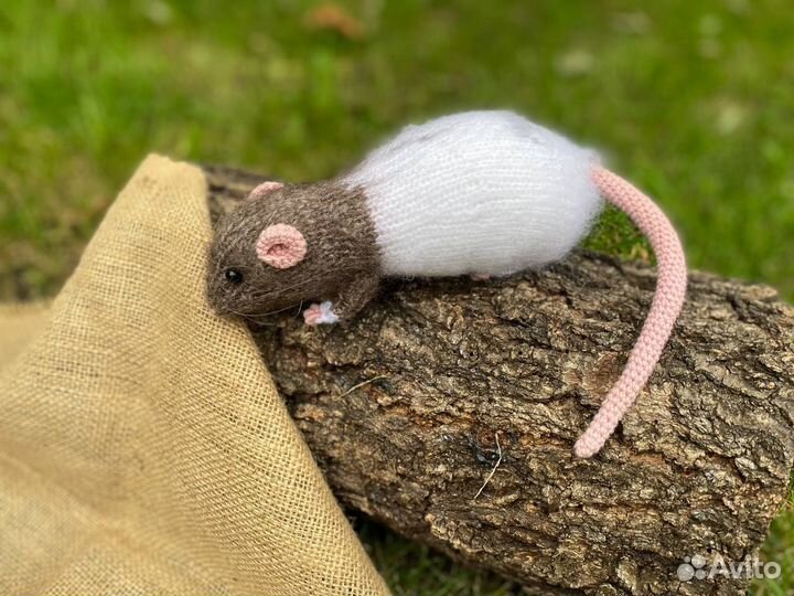 Реалистичная вязаная игрушка крыса в наличии