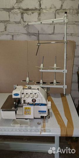 Оверлок Vista SM, модель V-7575