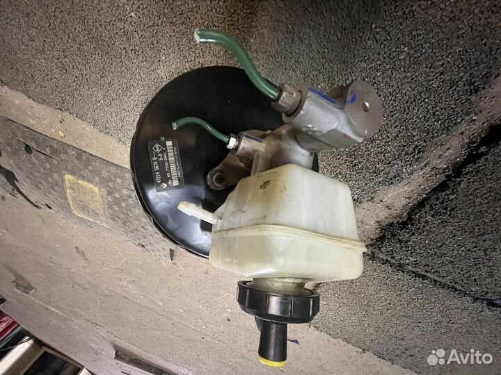 Вакумный уселитель тормозов Reno Logan седан