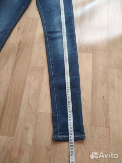 Джинсы на худенькую девочку, р-р примерно 40.новые