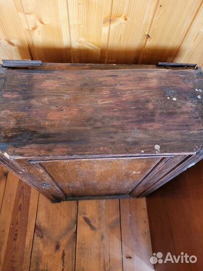 Шкафчик навесной старинный