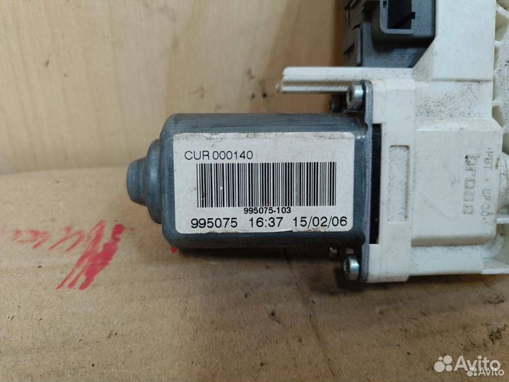 Моторчик передний правый Land Rover Discovery 3