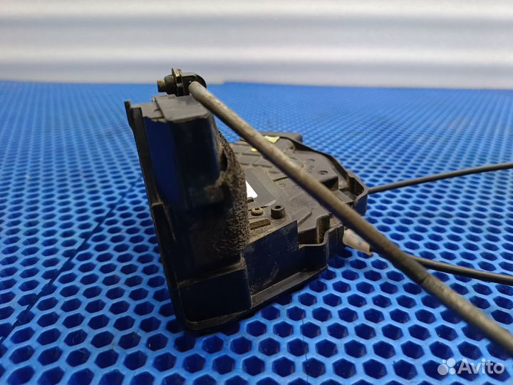 Замок задней левой двери Mazda 3 BK