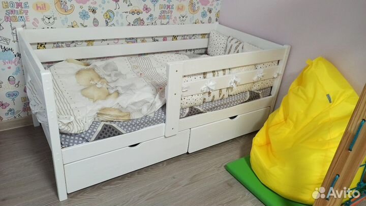 Детская кроватка из массива