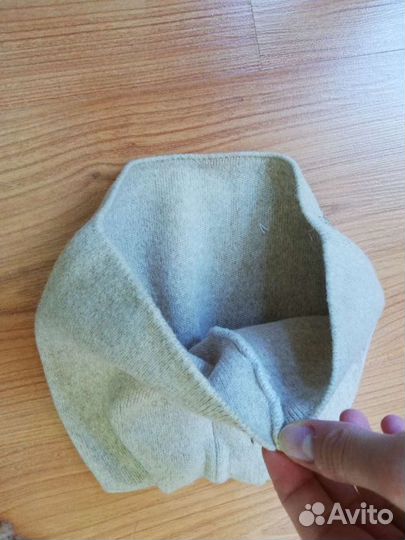 Шапка осенняя демисезонная бежевая со стразами жен