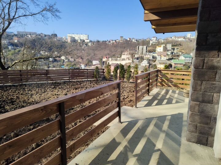 Дом 198 м² на участке 5 сот.