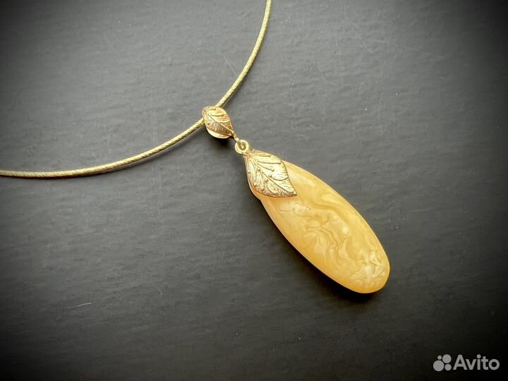 Кулон из натурального медового янтаря