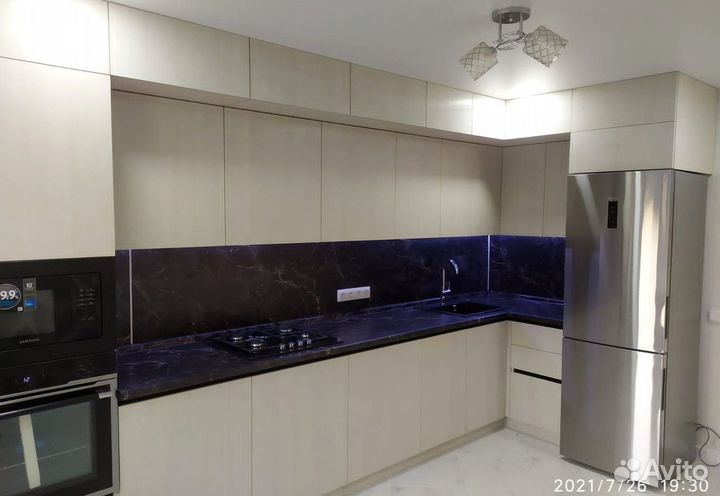 Кухня угловая на заказ.мдф фасады