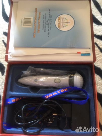 Книги и говорящая ручка знаток