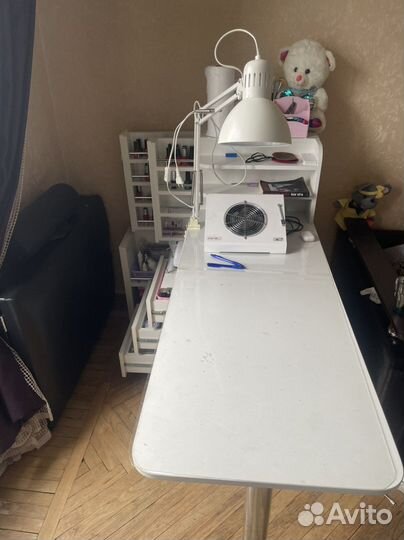 Маникюрный стол