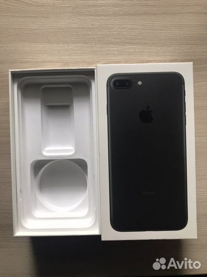 Коробка iPhone 7 plus
