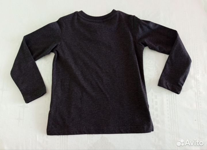 Лонгслив с динозаврами (рост 98 ) новый