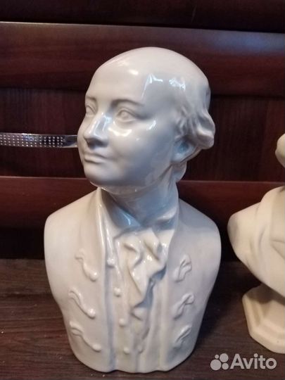 Фарфоровые статуэтки, бюсты великих