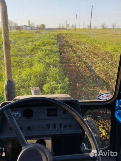 Обработка земли трактором