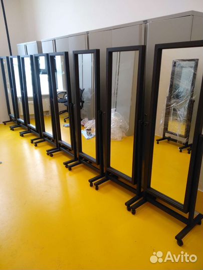 Зеркало на колесиках в полный рост