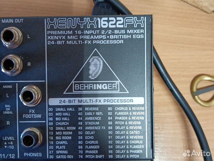 Микшерный пульт behringer