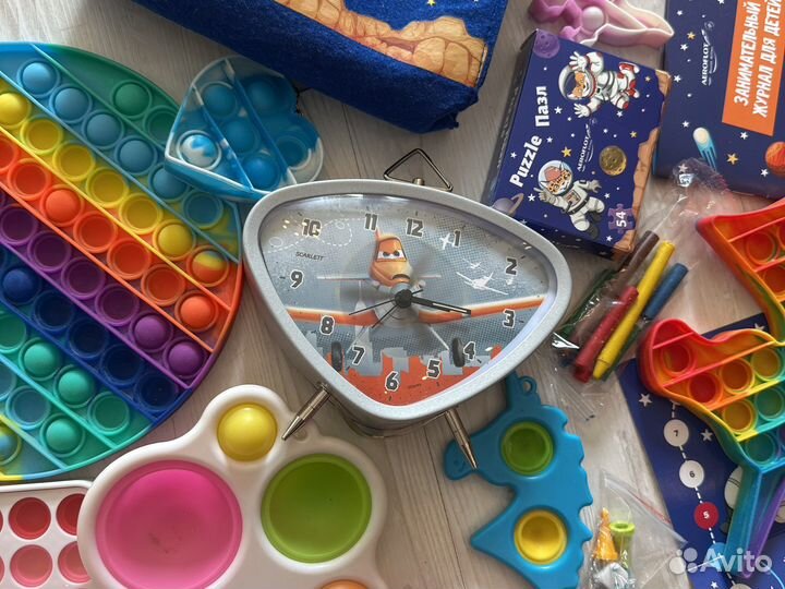 Пакетом :часы будильник и другое