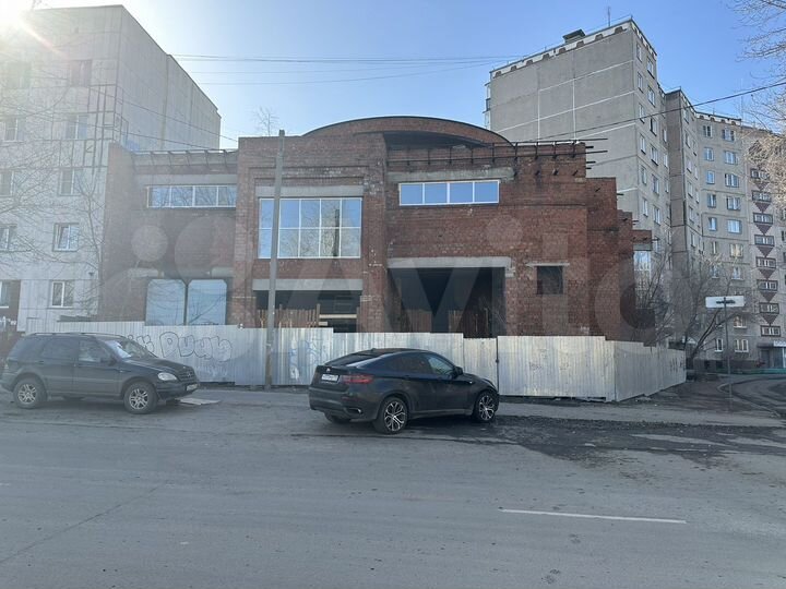 Здание, 2500 м²