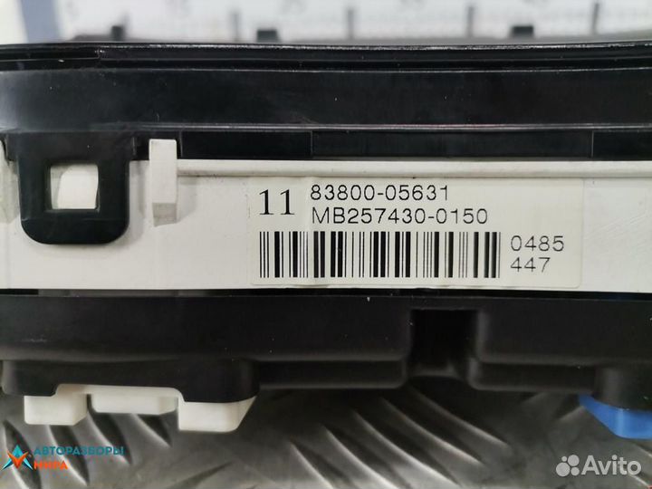 Щиток приборов (приборная панель) Toyota Avensis