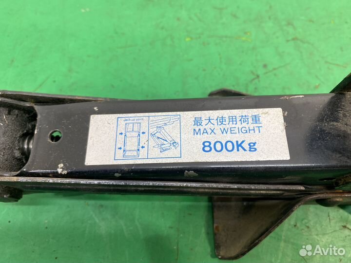 Домкрат Subaru Forester SG S11