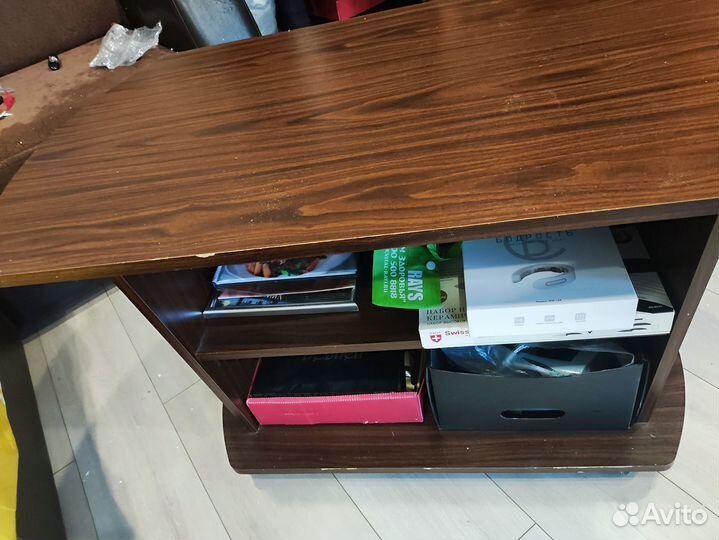 Журнальный столик на колесах