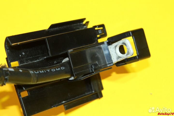 Lexus RX450h Клемма