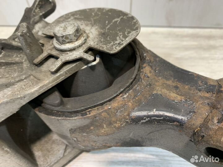 Опора и кронштейн двигателя АКПП Opel Astra J