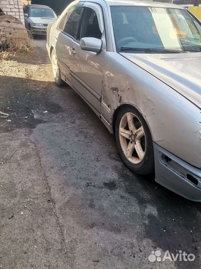 Mercedes-Benz E-класс 2.0 AT, 2001, битый, 200 000 км