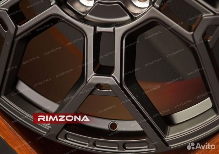 Кованые диски R22 на Toyota Land Cruiser