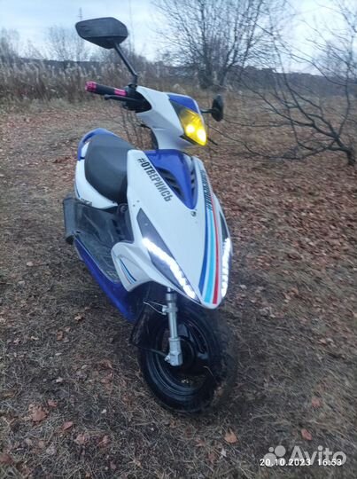 Скутер Vento Corsa 150 как новый