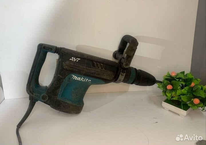 Отбойный молоток Makita HM1213C