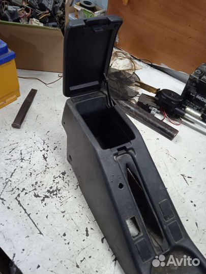 Подлокотник, тоннель Nissan Sunny Ниссан Санни