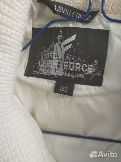 Пуховик на девочку в отличном состоянии