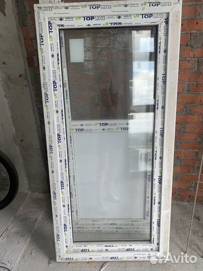 Пластиковая балконная дверь с окном