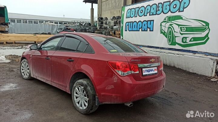 Накладка двери передней правой Chevrolet Cruze 959