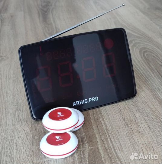 Кнпока вызова персонала и табло отображения вызова