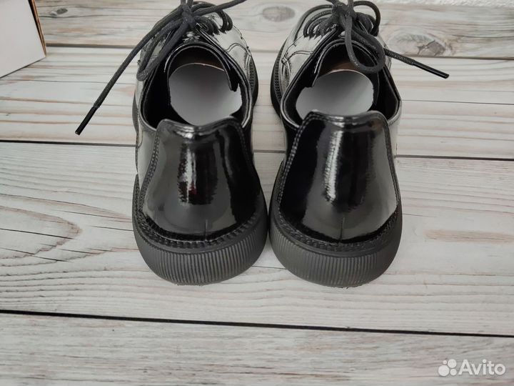 Лаковые полуботинки женские Instreet 37