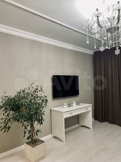 2-к. квартира, 56 м², 4/14 эт.