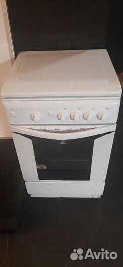 Продаю газовую плиту indesit