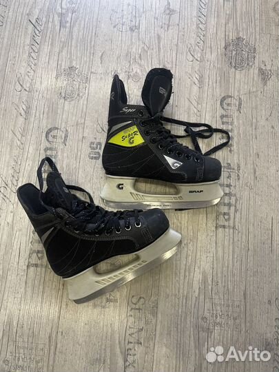 Коньки хоккейные