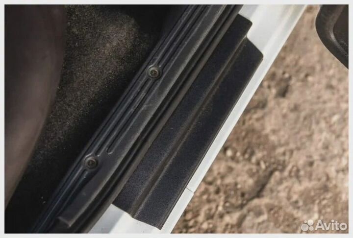 Накладки на пороги LADA Granta