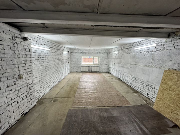 Гараж, > 30 м²