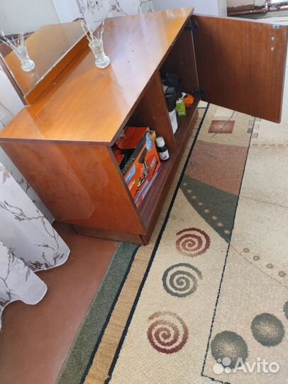 Трюмо с зеркалом